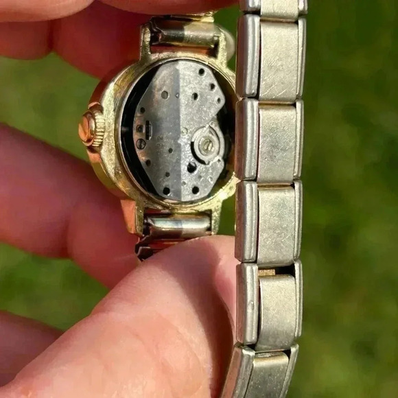 TIMEX vintage woman gold wristband watch size  6 inches - Picture 6 of 8